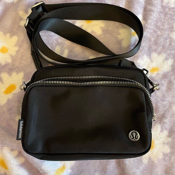 lululemon athletica Black Crossbody Bag - Picture 1 of 2